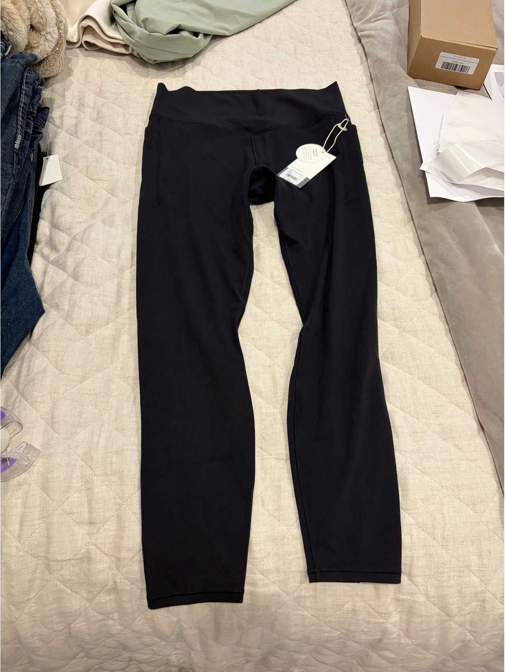 NWT Vuori AllTheForm Pocket Legging size L in black